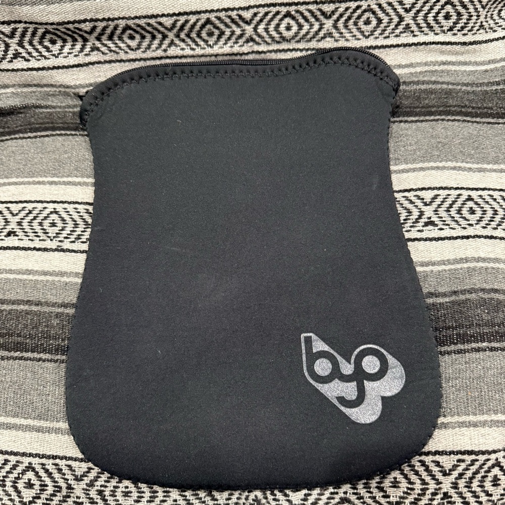 Byo Go-Go Black Netbook Sleeve 10”
